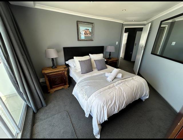 5 BEDROOM HOUSE FOR SALE IN JEFFREYS BAY CENTRAL